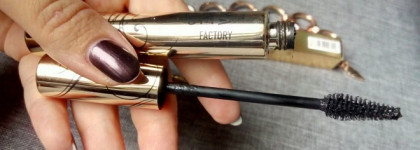 Губки бантиком, бровки домиком, ресницы комочками... Кукольный взгляд от Make up Factory Dream Eyes Doll Eyes Effect Mascara #01 Black