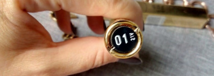 Губки бантиком, бровки домиком, ресницы комочками... Кукольный взгляд от Make up Factory Dream Eyes Doll Eyes Effect Mascara #01 Black