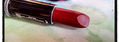 Мои красные губы с Deborah Rossetto Atomic Red в оттенке #05