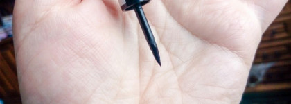 Кошачий глаз с подводкой Deborah Ultraliner Eyeliner в оттенке 01 Nero