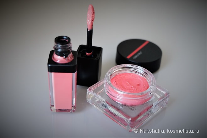Чудный дуэт из новинок от Shiseido Lacquerink LipShine 312 и Minimalist WippedPowder Blush 01