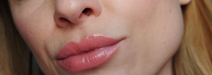 Чудный дуэт из новинок от Shiseido Lacquerink LipShine 312 и Minimalist WippedPowder Blush 01