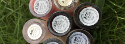 Немного блесков для губ MAC Lipglass со свотчами (обновлёнными)