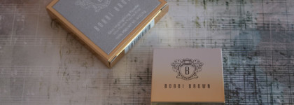 Ощущение праздника с Mini Highlighting Powder в оттенке Pink Glow от Bobbi Brown