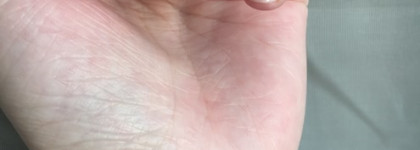 Сама нежность: лаки для ногтей Essie Nail Lacquer в оттенках #13 "Mademoiselle" и #37 "Lilacism"