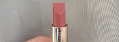 Красивая «замазка»: Estée Lauder Pure Color Love lipstick в оттенке #110 “Raw Sugar”