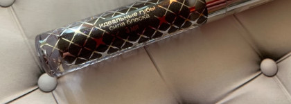 Чёрный блеск для губ от бюджетной Eva Mosaic Power Gloss #56