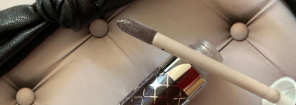 Чёрный блеск для губ от бюджетной Eva Mosaic Power Gloss #56