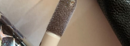 Чёрный блеск для губ от бюджетной Eva Mosaic Power Gloss #56