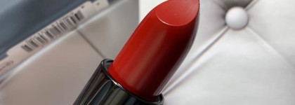 "Коварный рубин": помада Maybelline Color Sensational Powder Matte #05 "Cruel Ruby"