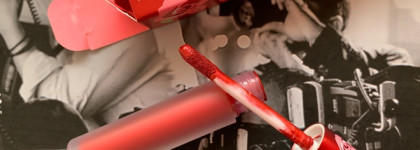 Красная фольга: помада-металлик Lime Crime Velvetines liquid matte lipstick в оттенке «Red Hot»