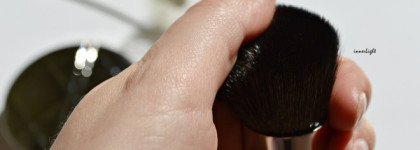 Ностальгия о лете. Diorskin Nude Shimmer Instant Illuminating Powder 001 with kabuki brush