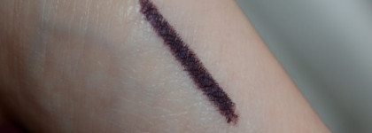 Восхитительный дуэт: Chanel Le Crayon Khol Intense Eye Pencil 17 Rouge Noir и Chanel Le Volume De Chanel 30 Prunе