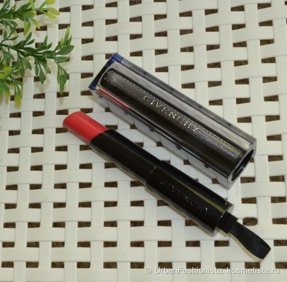 Givenchy Rouge Interdit Vinyl, #10 Rouge Provocant