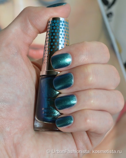 Глубокое синее море: Collistar Ti Amo 500 Nail Lacquer Chrome Effect, #660 Green/Blue