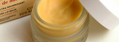 Увлажняющий бальзам Nuxe Ultra-Nourishing Lip Balm - спасение для губ в холодную погоду