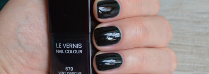 Ностальгия по прошлому: лак для ногтей Chanel Le Vernis Nail Colour в оттенке #679 Vert Obscur