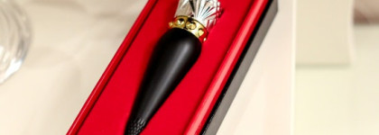 Черная королева: Christian Louboutin Velvet Matte Lip Colour Rouge Louboutin 001M