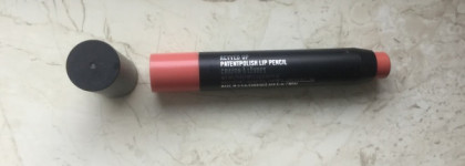 Одни из MAC Patentpolish lip pencil