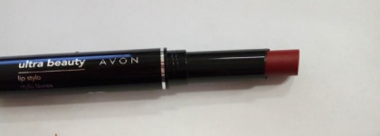 Красное волшебство Avon Ultra beauty lip stylo