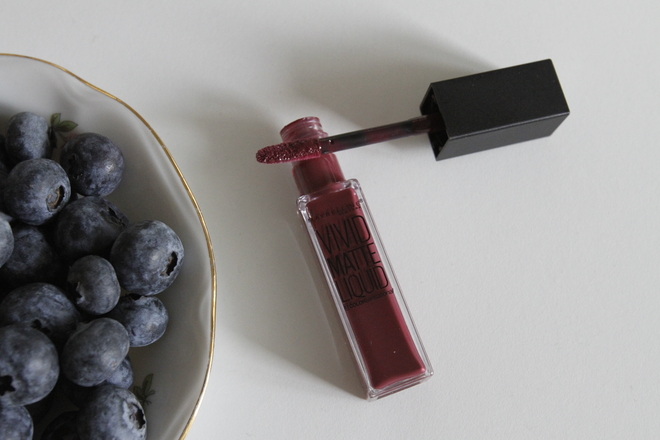 Maybelline Vivid Matte Liquid Lip Color в оттенке possessed plum №45