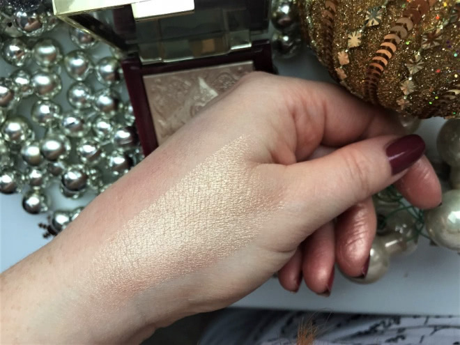 Пудра-хайлайтер из Рождественской коллекции 2016-2017 Pupa Red Queen Highlighter