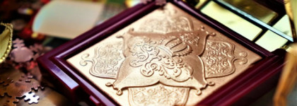 Пудра-хайлайтер из Рождественской коллекции 2016-2017 Pupa Red Queen Highlighter