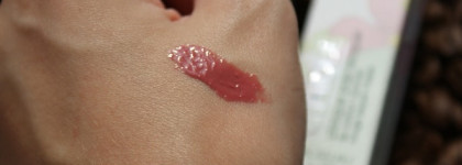 Лаковая помада Clinique Pop Lacquer lip colour+primer в оттенке 01 Cocoa pop