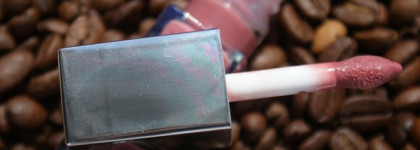Лаковая помада Clinique Pop Lacquer lip colour+primer в оттенке 01 Cocoa pop