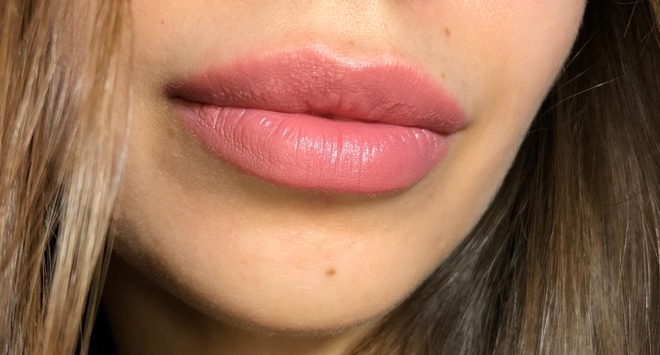 Givenchy Le Rouge Liquide в оттенке 106 Nude Taffetas (pink nude)