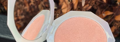 Lunar Beauty: Mars Moon Prism Powder