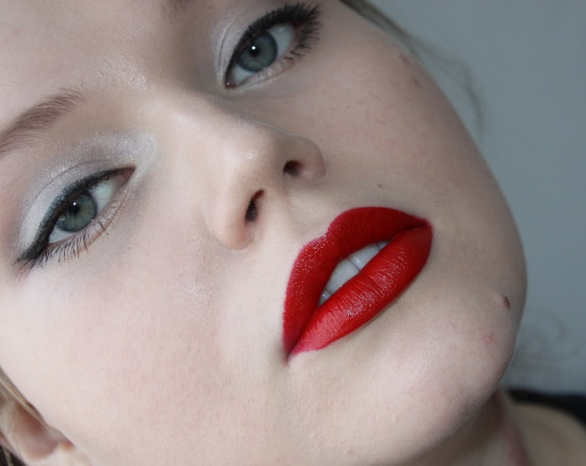 Помада для губернатора: L'Oreal Color Riche Collection Exclusive Pure Reds — J Lo