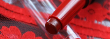 Кровавый соблазн.  NYX High Voltage Lipstick 20 Burlesque