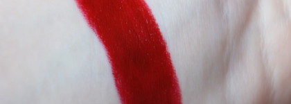 Кровавый соблазн.  NYX High Voltage Lipstick 20 Burlesque