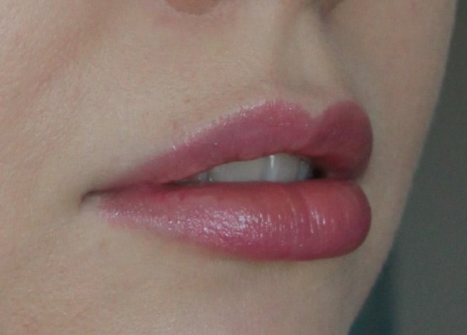 Искристое чудо Essence Sheer & shine lipstick №07 Sparkling miracle