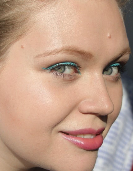 Искристое чудо Essence Sheer & shine lipstick №07 Sparkling miracle