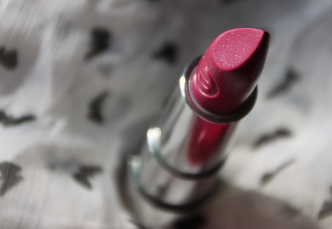 Искристое чудо Essence Sheer & shine lipstick №07 Sparkling miracle