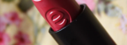 Праздник весны. essence Longlasting Lipstick 04 On the catwalk