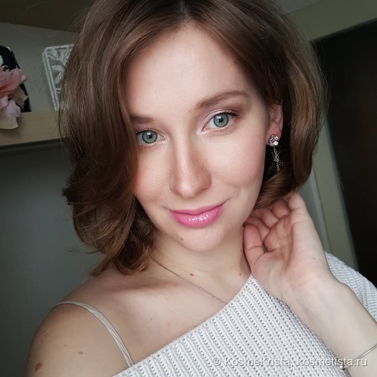 Помада-блеск Dior Addict Fluid Stick в оттенке #389 Kiss me