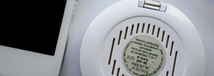 Только пудра вместо тонального крема и консилера? Да. Это Компактная крем-пудра Clinique Beyond Perfecting Powder Foundation and Concealer Ivory