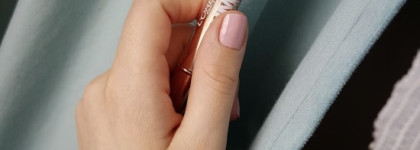 Такого хайлайтера у меня еще не было.  Корректор/Хайлайтер Lumi Magique  от Loreal
