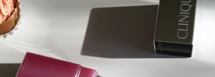 Помада для губ сияние и уход Clinique Pop Glaze Sheer Lip Colour + Primer в новом оттенке 07 sugar plum pop