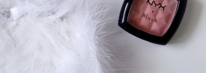 Розово-персиковые… Или все-таки персиковые, нет скорее розовые) румяна NYX Powder Blush в оттенке Angel