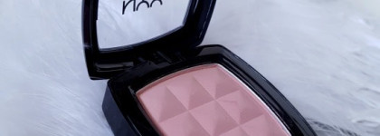 Розово-персиковые… Или все-таки персиковые, нет скорее розовые) румяна NYX Powder Blush в оттенке Angel