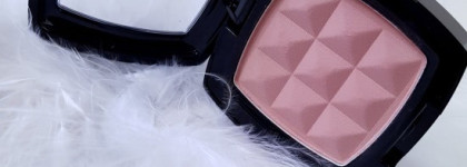 Розово-персиковые… Или все-таки персиковые, нет скорее розовые) румяна NYX Powder Blush в оттенке Angel