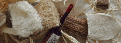 Ягодный конфитюр на туалетном столике: блеск для губ Catrice Wet Shine Stain Long-lasting Lip Lacquer в оттенках Thrilling (02) и Fatal (03)