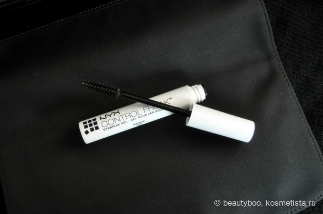 Два продукта и одна большая любовь: спрей-фиксатор Nyx Matte Finish Long Lasting Setting Spray и гель для бровей и ресниц Nyx Control Freak Eyebrow Gel