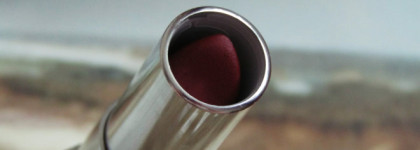 Шах и Matte. Помады Maybelline Color Sensational в оттенках #965 Siren in Scarlet и #975 Divine Wine