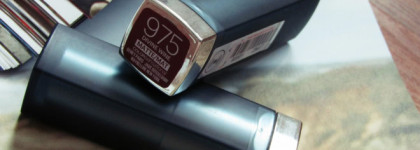 Шах и Matte. Помады Maybelline Color Sensational в оттенках #965 Siren in Scarlet и #975 Divine Wine