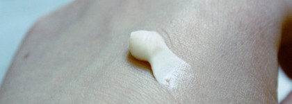 Старый друг  Shiseido Benefiance Creamy Cleansing Foam